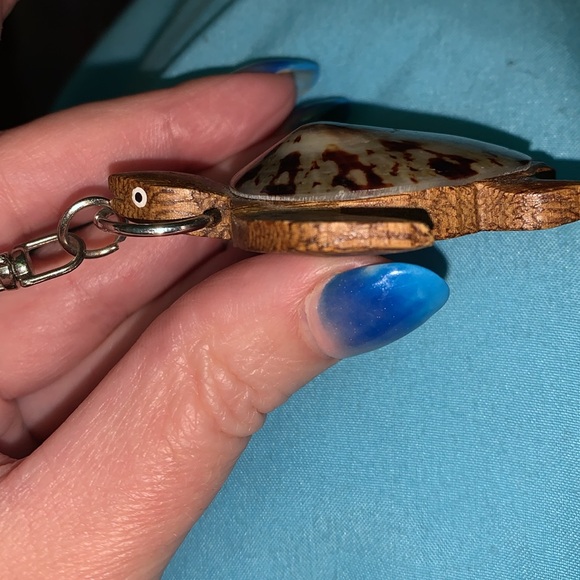 Wooden turtle shell purse/bag charm keychain nwot - Picture 6 of 6